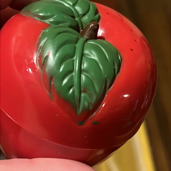 1950’s Apple 🍎 salt and pepper shakers made in the USA - Picture 7 of 11